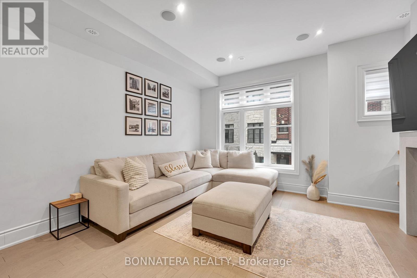 81 - 15 Lunar Crescent, Mississauga, Ontario  L5M 2R6 - Photo 6 - W12996920