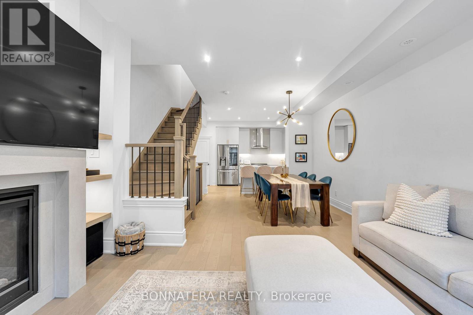 81 - 15 Lunar Crescent, Mississauga, Ontario  L5M 2R6 - Photo 7 - W12996920