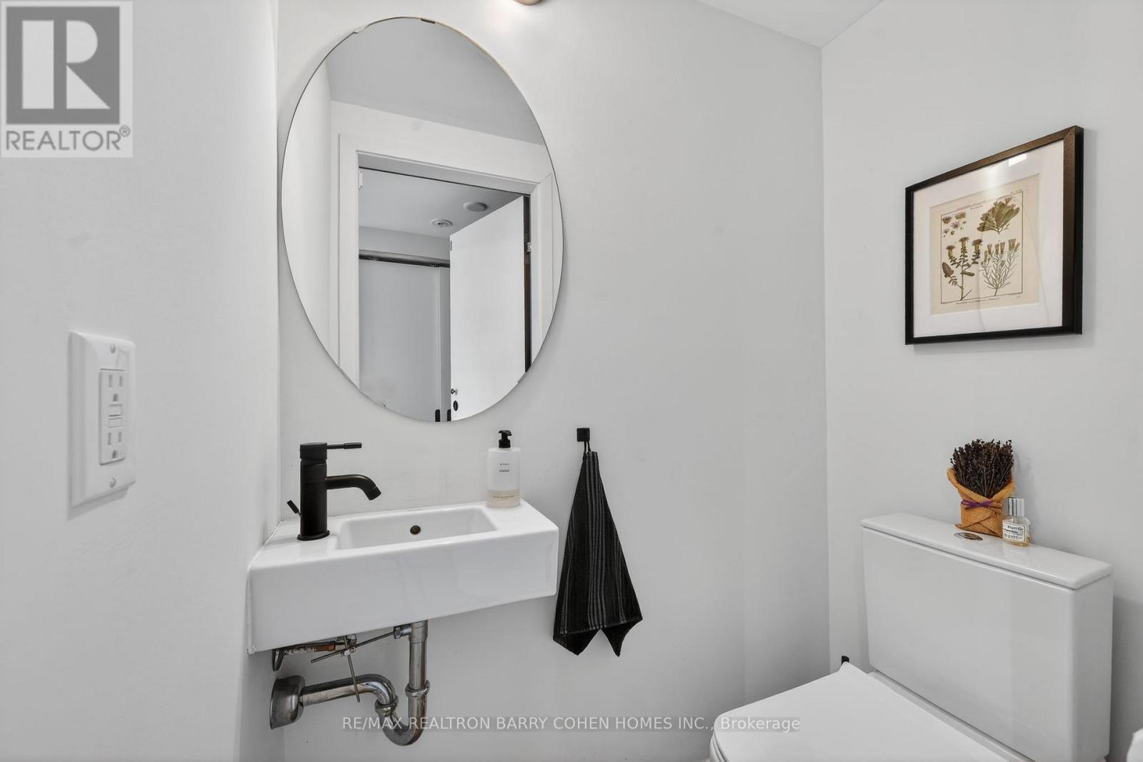 7 - 50 Bartlett Avenue, Toronto, Ontario  M6H 3E6 - Photo 11 - W12996932