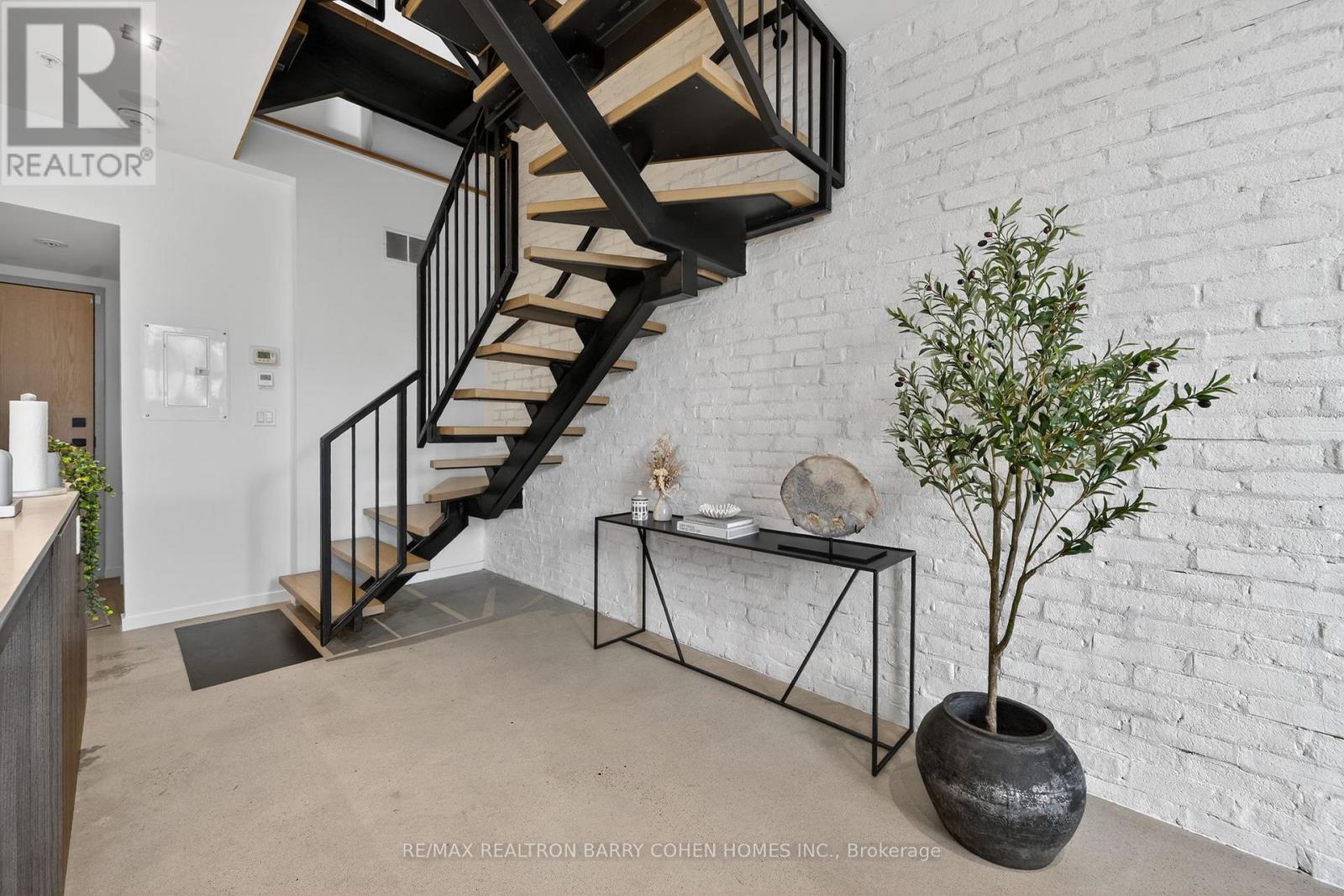 7 - 50 Bartlett Avenue, Toronto, Ontario  M6H 3E6 - Photo 7 - W12996932