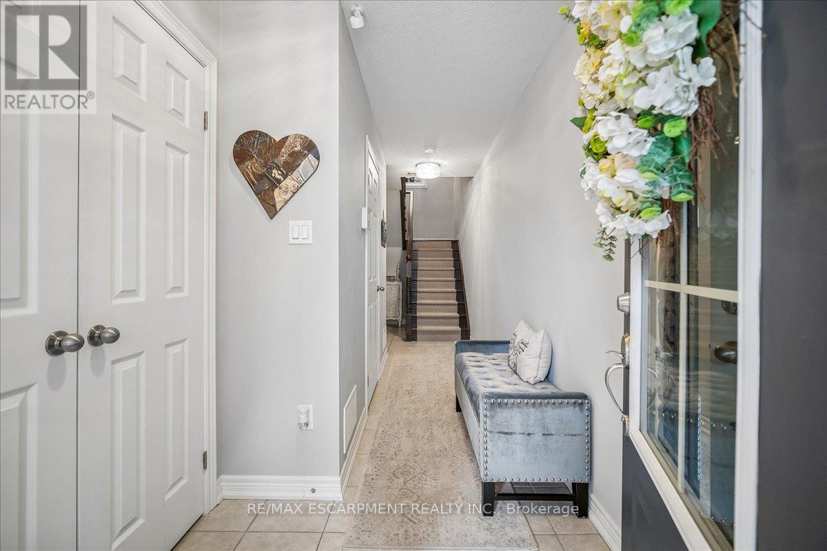 #40 - 181 Plains Road W, Burlington, Ontario  L7T 0B1 - Photo 3 - W12996970