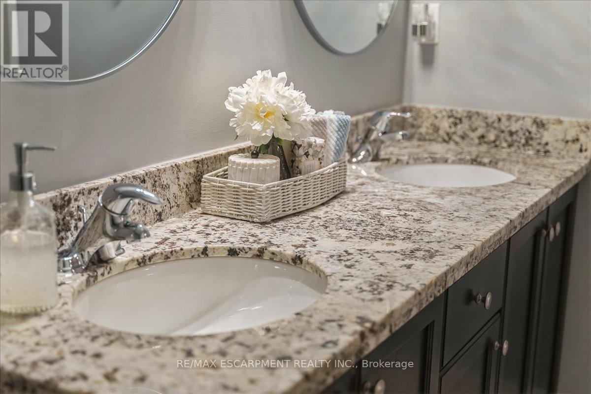 #40 - 181 Plains Road W, Burlington, Ontario  L7T 0B1 - Photo 38 - W12996970