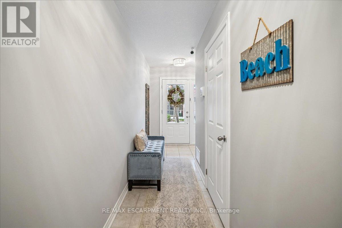 #40 - 181 Plains Road W, Burlington, Ontario  L7T 0B1 - Photo 4 - W12996970