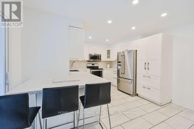 6103 Prairie Circle, Mississauga, Ontario  L5N 5Z5 - Photo 11 - W12996976