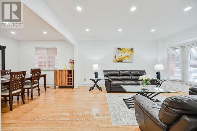 6103 Prairie Circle, Mississauga, Ontario  L5N 5Z5 - Photo 4 - W12996976