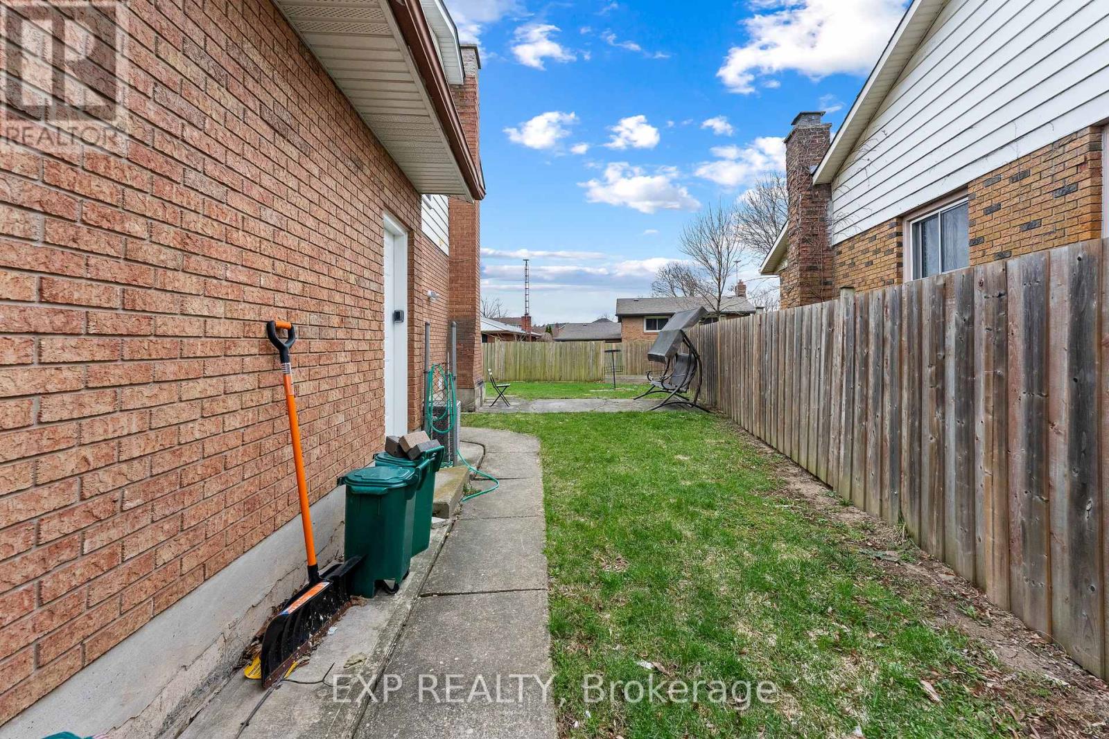 Unit 1 - 14 Baxter Crescent, Thorold, Ontario  L2V 4R6 - Photo 2 - X12997106