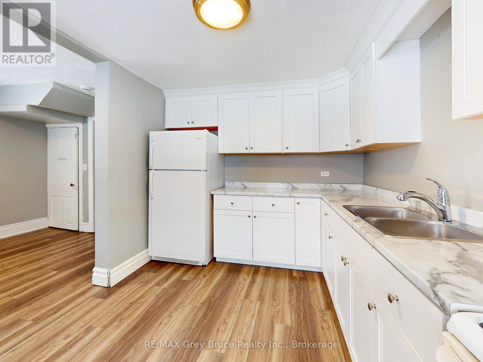 690 8th Street E, Owen Sound, Ontario N4K 1L8 - Photo 12 - X12817154