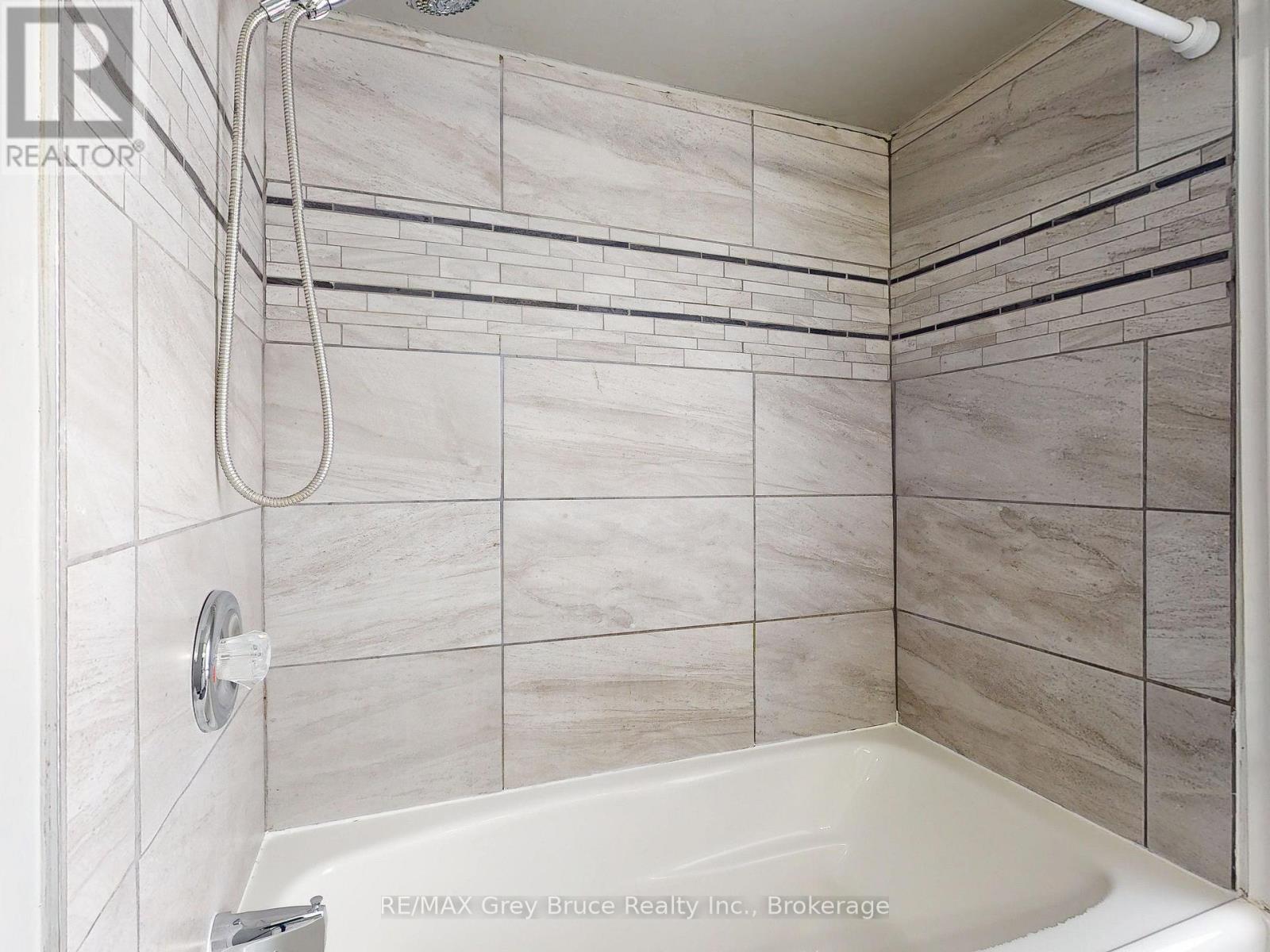 690 8th Street E, Owen Sound, Ontario N4K 1L8 - Photo 24 - X12817154