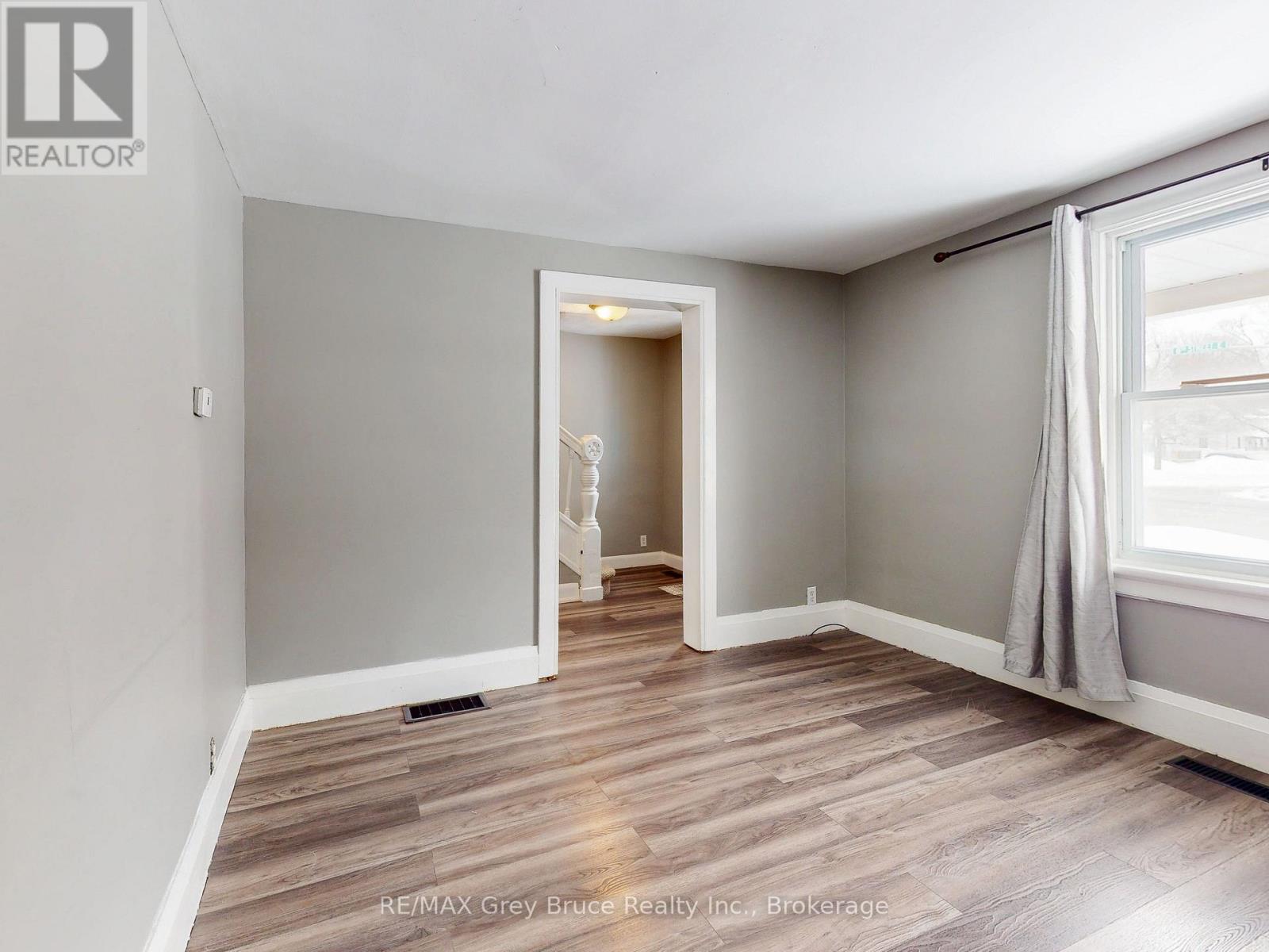 690 8th Street E, Owen Sound, Ontario N4K 1L8 - Photo 5 - X12817154