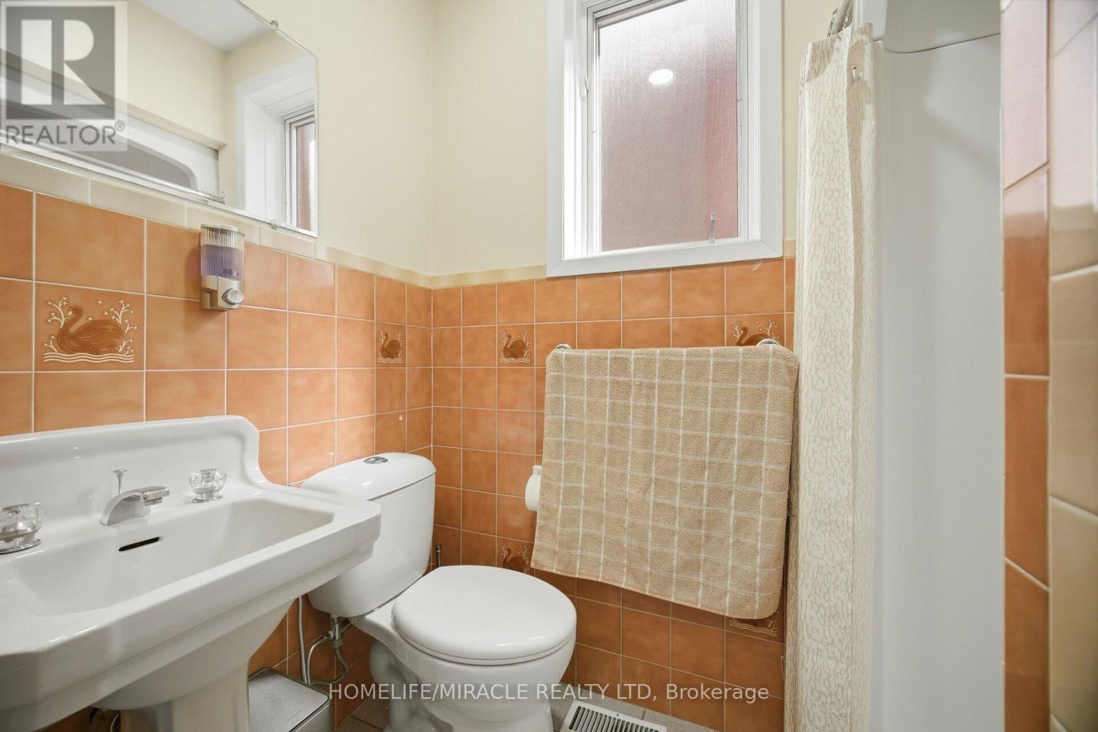 38 Leclaire Street, Hamilton, Ontario  L9C 5X3 - Photo 23 - X12996832