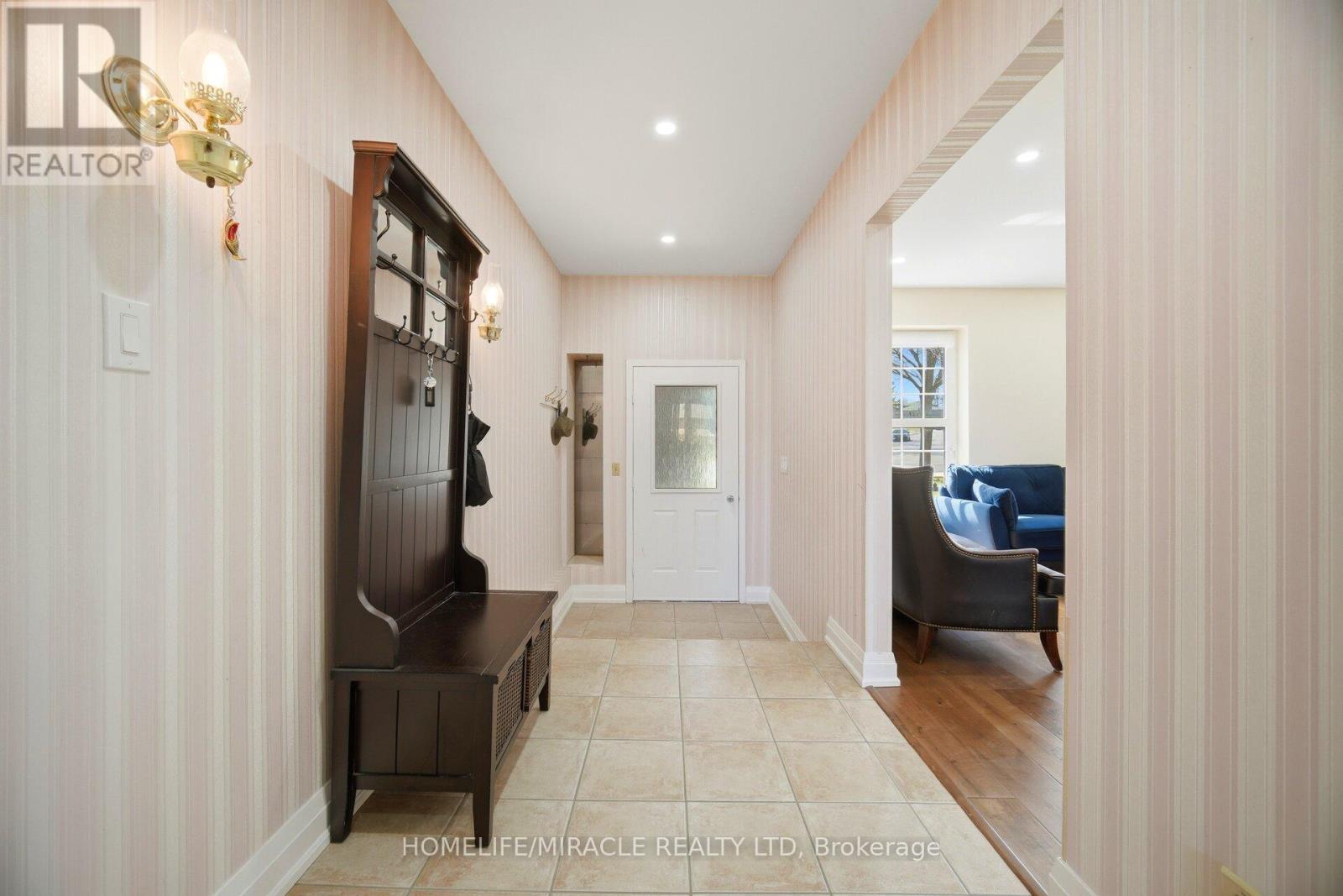 38 Leclaire Street, Hamilton, Ontario  L9C 5X3 - Photo 7 - X12996832