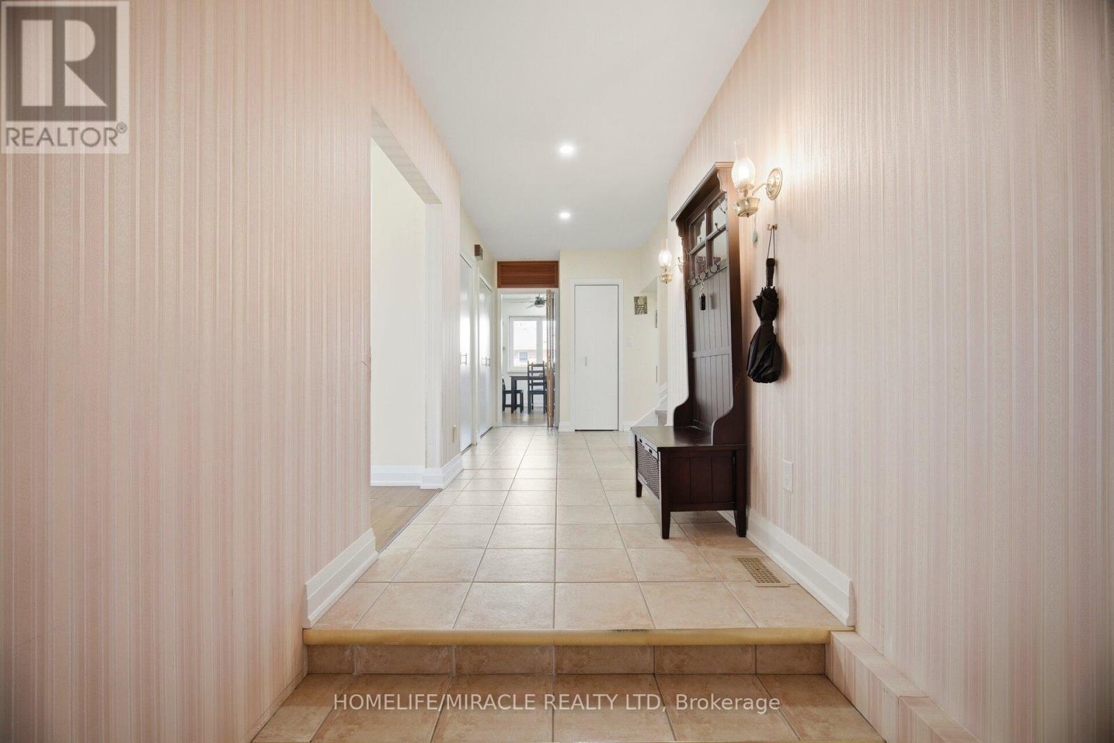 38 Leclaire Street, Hamilton, Ontario  L9C 5X3 - Photo 8 - X12996832