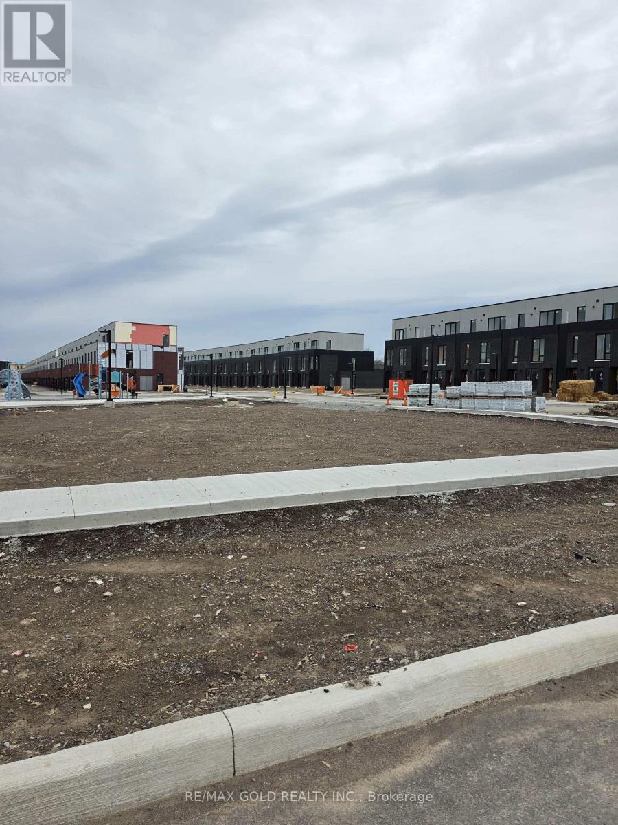 126 Everett Common, St. Catharines, Ontario  L2P 0G8 - Photo 4 - X12996892