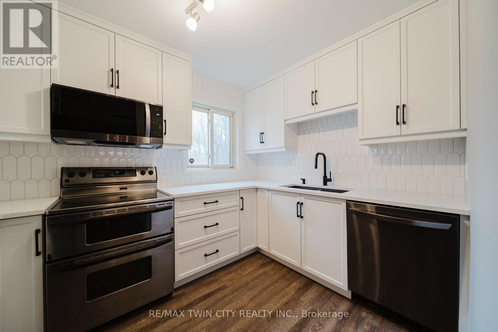 13 - 20 Forrest Avenue W, Wilmot, Ontario  N3A 1Y2 - Photo 4 - X12996904