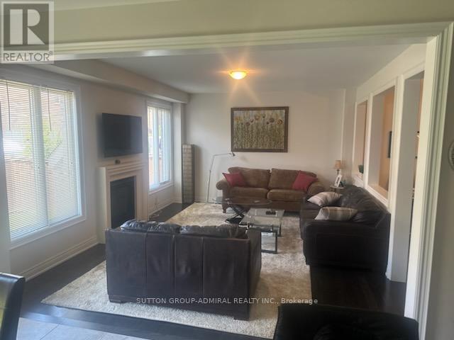 124 Fingland Crescent, Hamilton, Ontario  L8B 0S7 - Photo 2 - X12996958