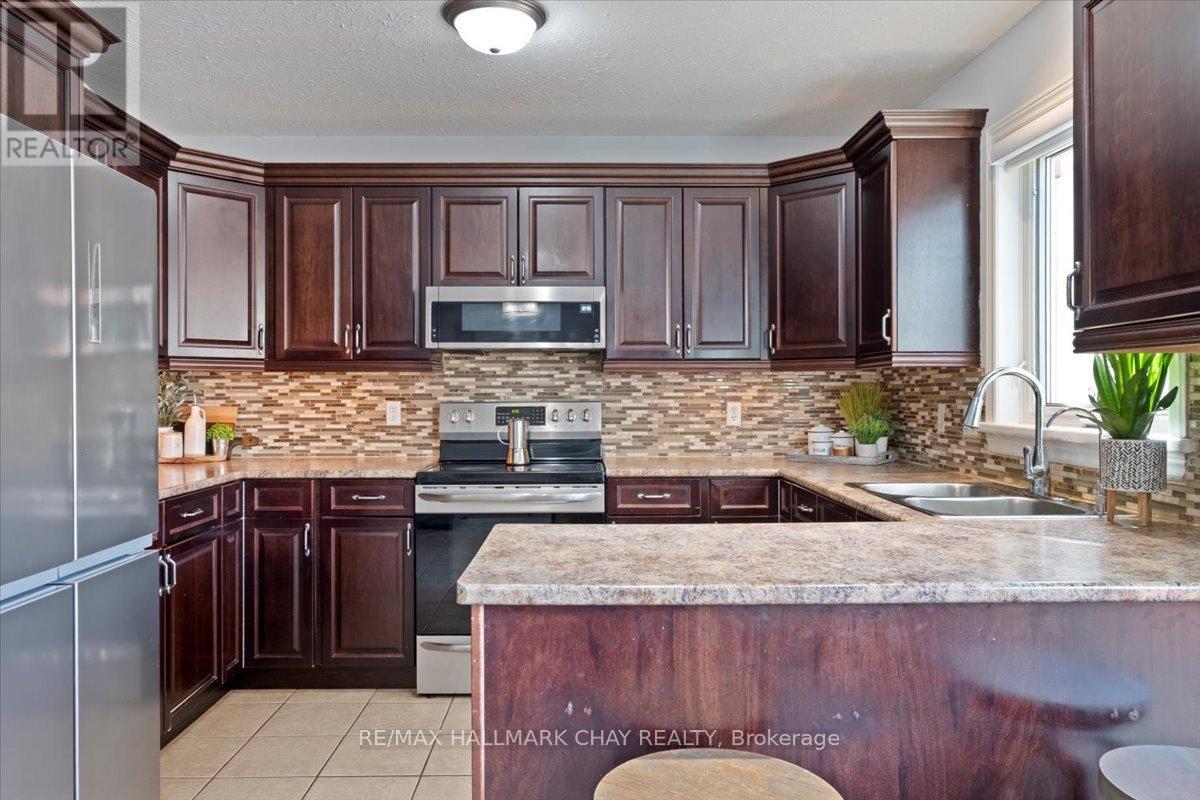 112 Silk Drive, Shelburne, Ontario  L9V 3E2 - Photo 13 - X12996980