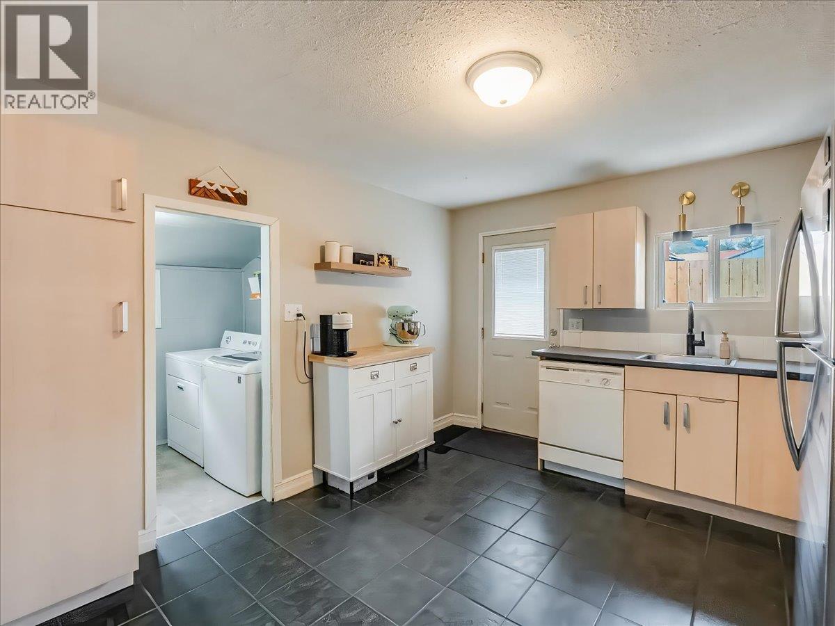 2006 Daniel Street, Trail, British Columbia  V1R 4G9 - Photo 23 - 10382701