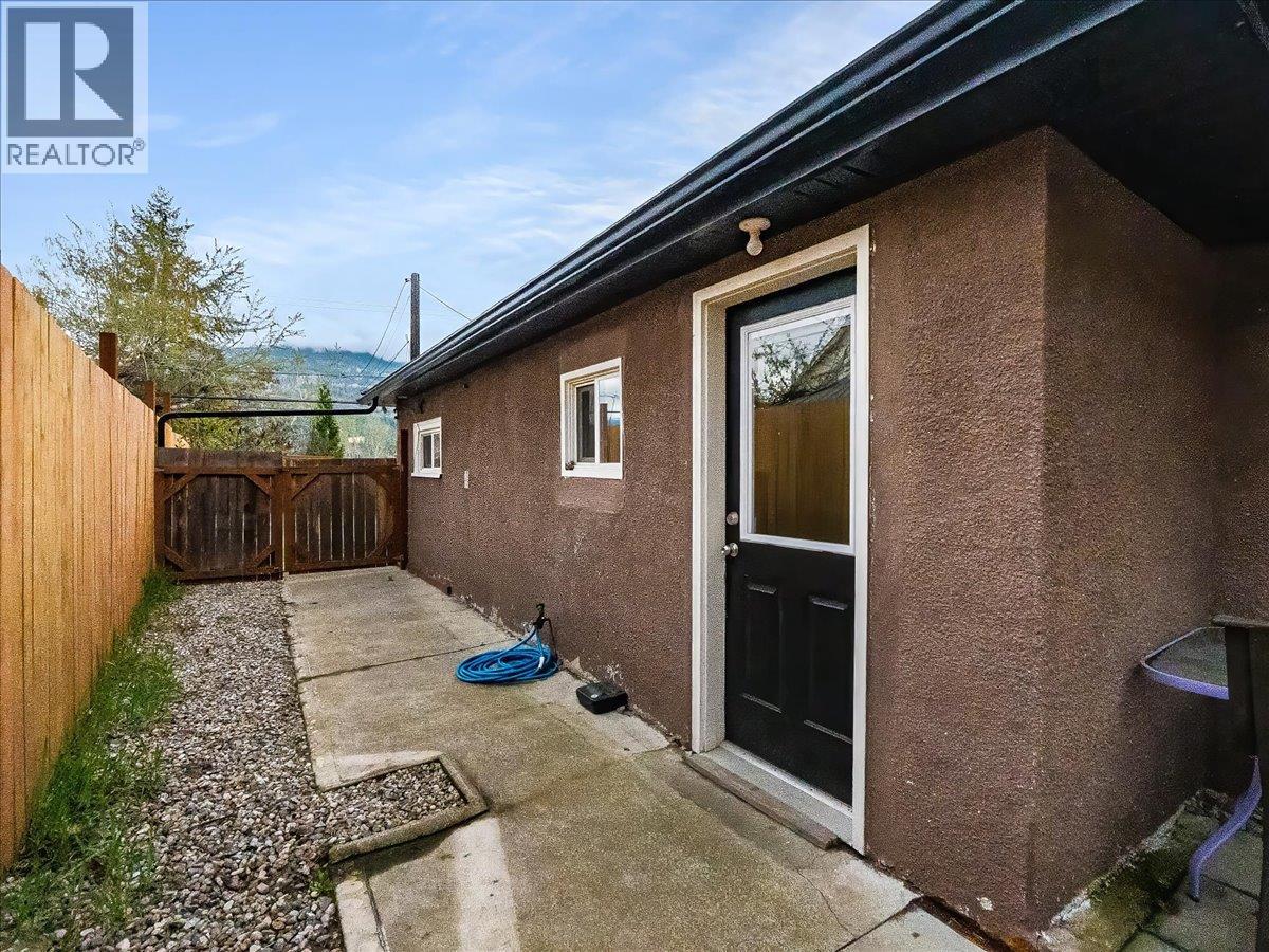 2006 Daniel Street, Trail, British Columbia  V1R 4G9 - Photo 4 - 10382701