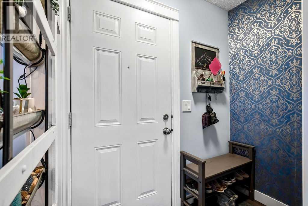 4, 51 Big Hill Way Se, Airdrie, Alberta  T4A 1M7 - Photo 2 - A2286365