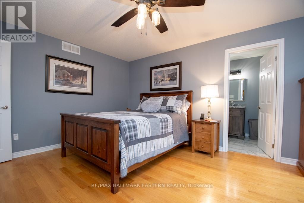 4 Huntingwood Crescent, Kawartha Lakes, Ontario  K0M 1A0 - Photo 15 - X12997250