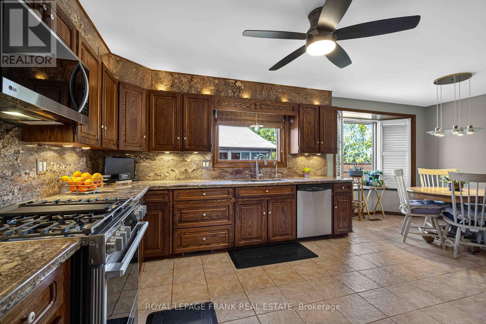 832 Parkhill Road W, Peterborough, Ontario  K9J 6P1 - Photo 11 - X12997276