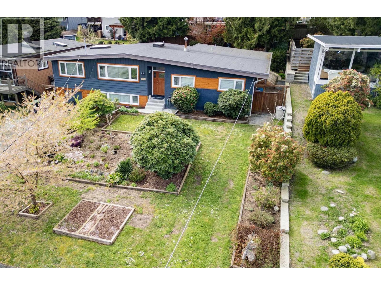 2175 Greylynn Crescent, North Vancouver, British Columbia  V7J 2X6 - Photo 3 - R3110704