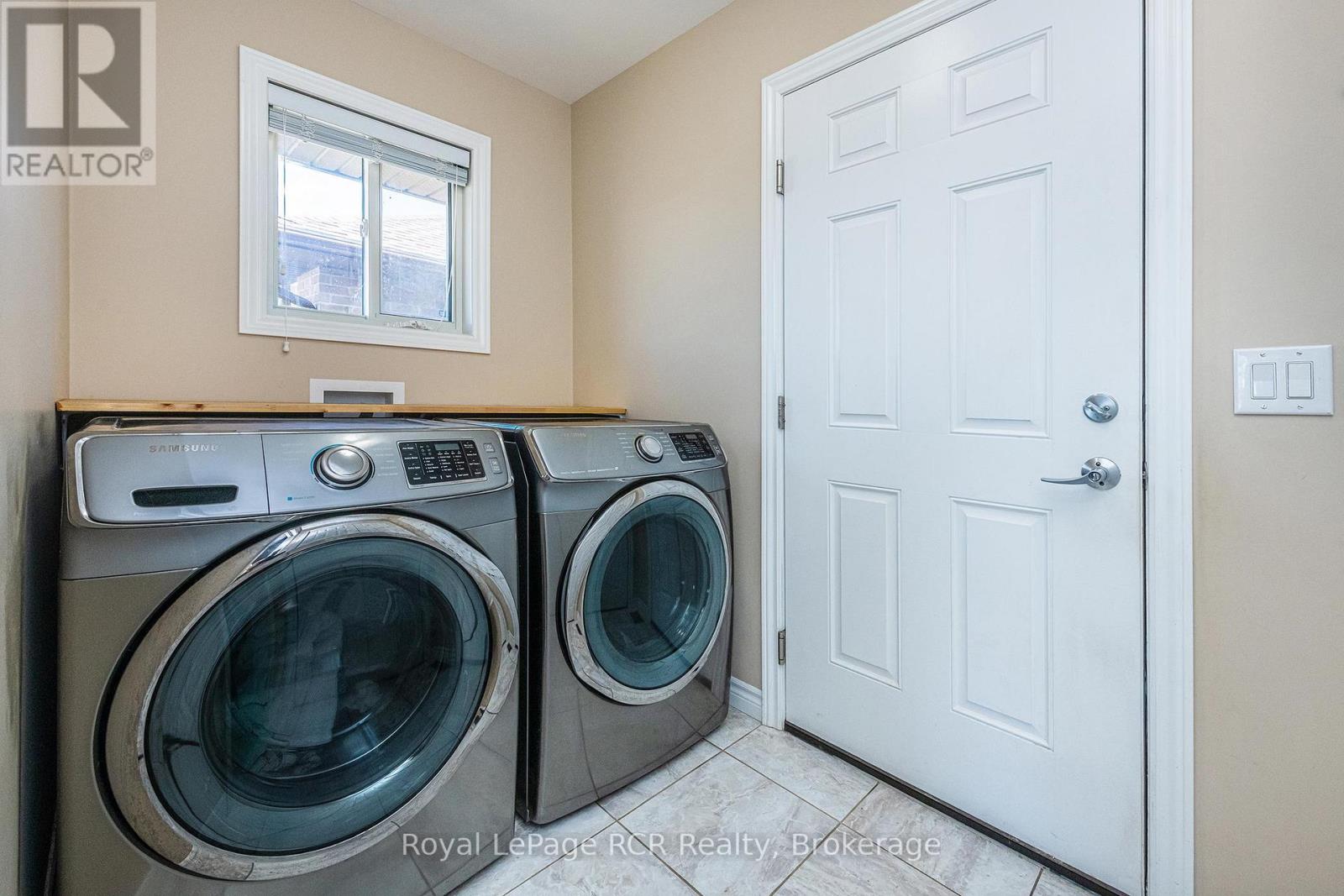 760 16th Street, Hanover, Ontario  N4N 3W8 - Photo 10 - X12997070