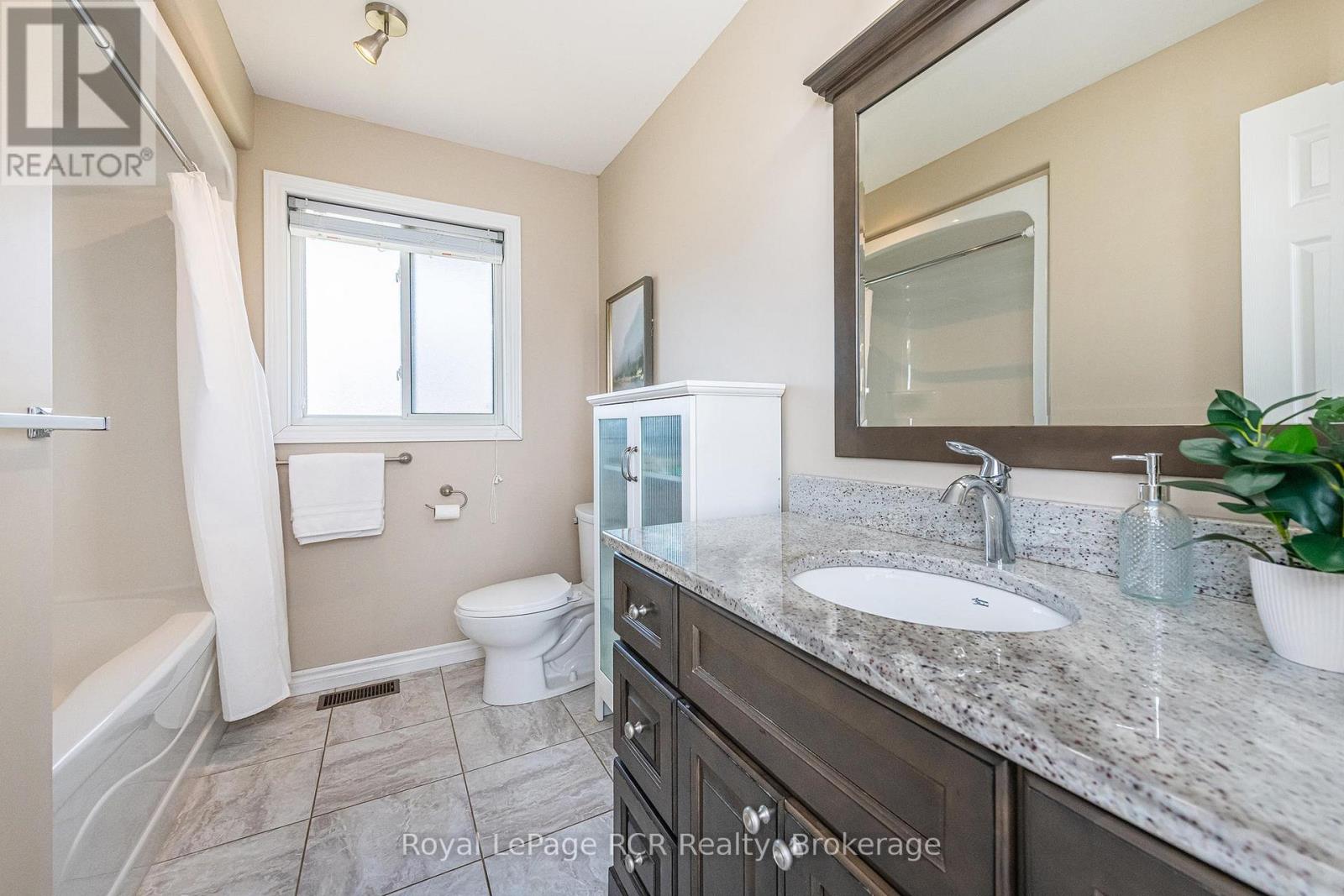 760 16th Street, Hanover, Ontario  N4N 3W8 - Photo 14 - X12997070