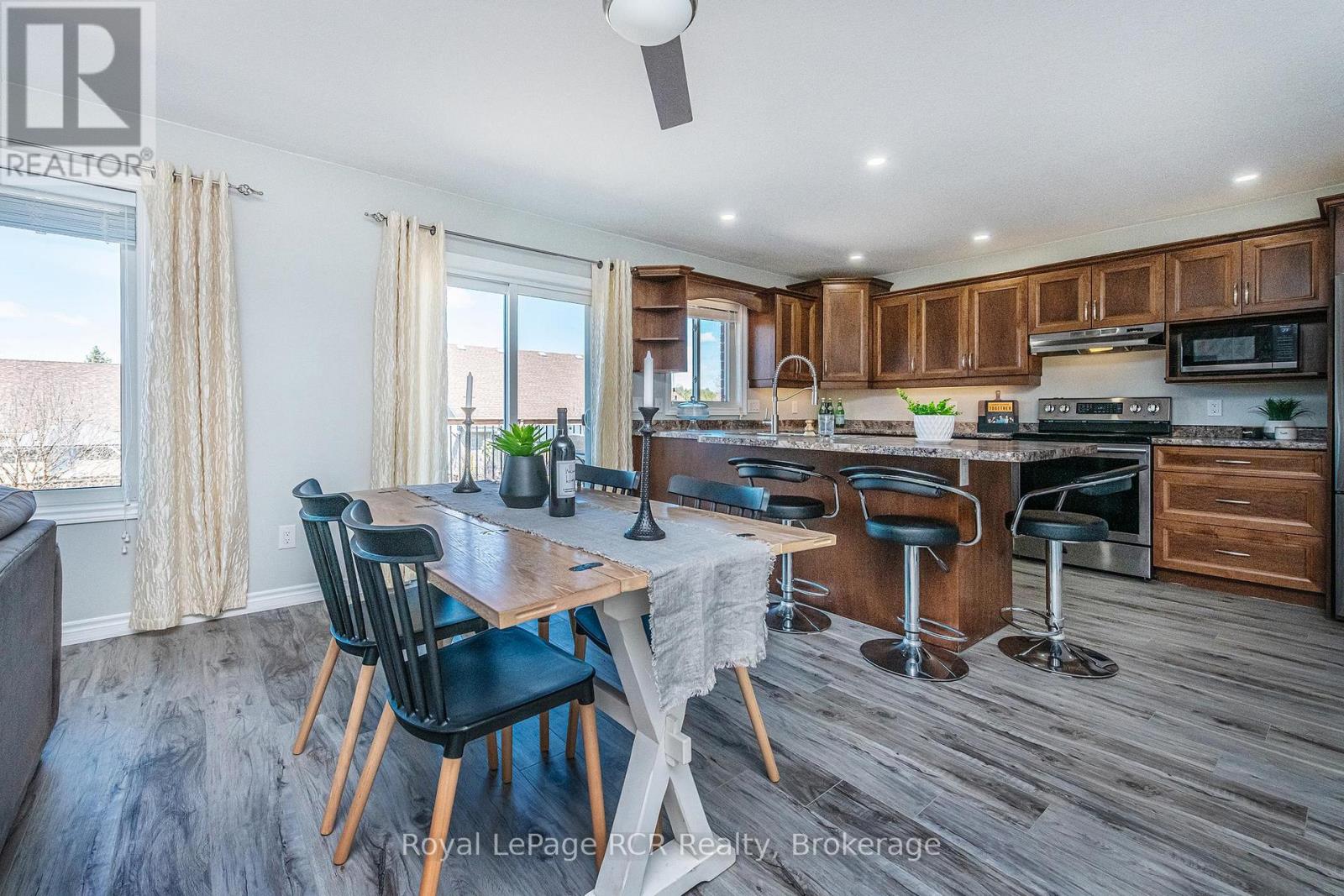 760 16th Street, Hanover, Ontario  N4N 3W8 - Photo 7 - X12997070