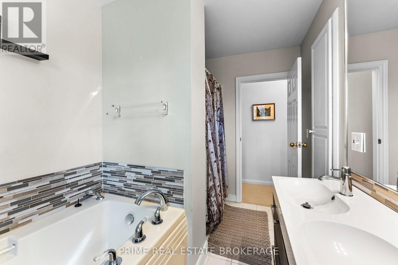 8 Cramston Crescent, London North, Ontario  N6H 3A4 - Photo 32 - X12997194