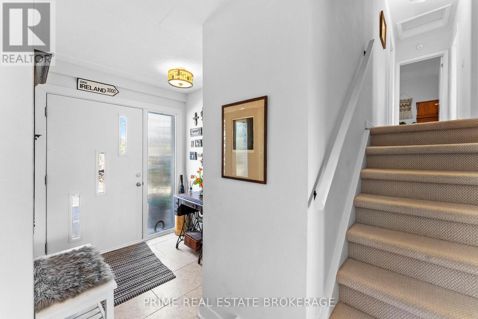 8 Cramston Crescent, London North, Ontario  N6H 3A4 - Photo 5 - X12997194