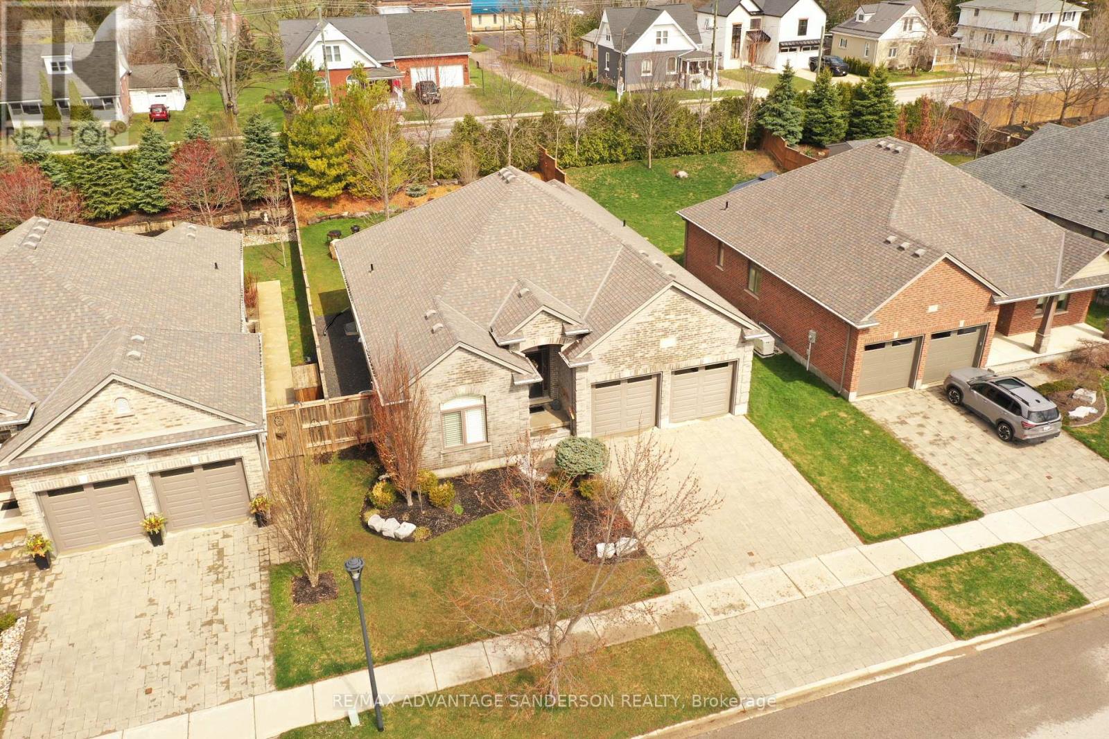 23 Mayapple Crescent, Middlesex Centre, Ontario  N0M 2A0 - Photo 2 - X12997282