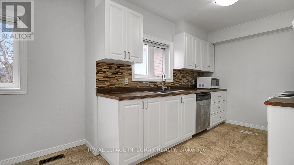 1563 Thurlow Street, Ottawa, Ontario K4A 2K6 - Photo 7 - X12997054