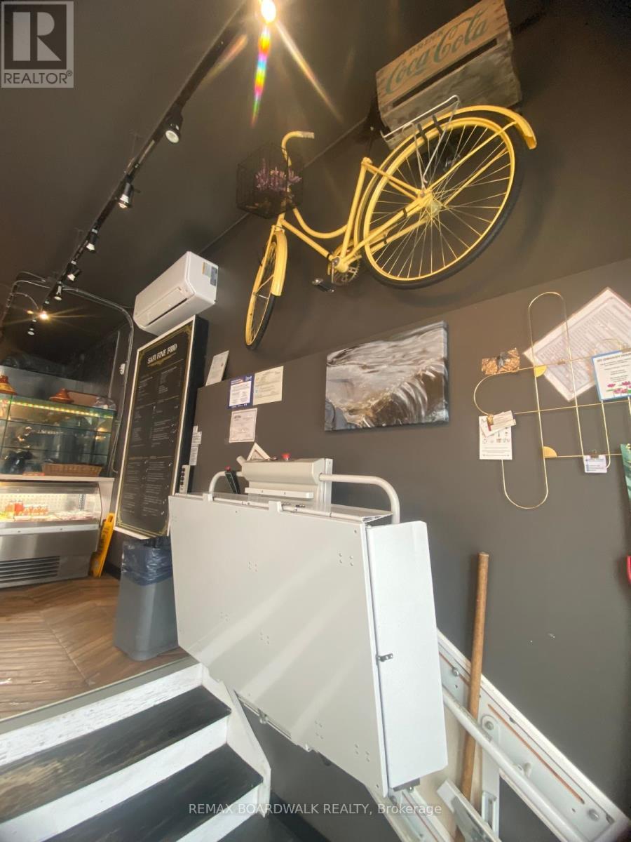 296 Somerset Street E, Ottawa, Ontario  K1N 6W1 - Photo 12 - X12997166