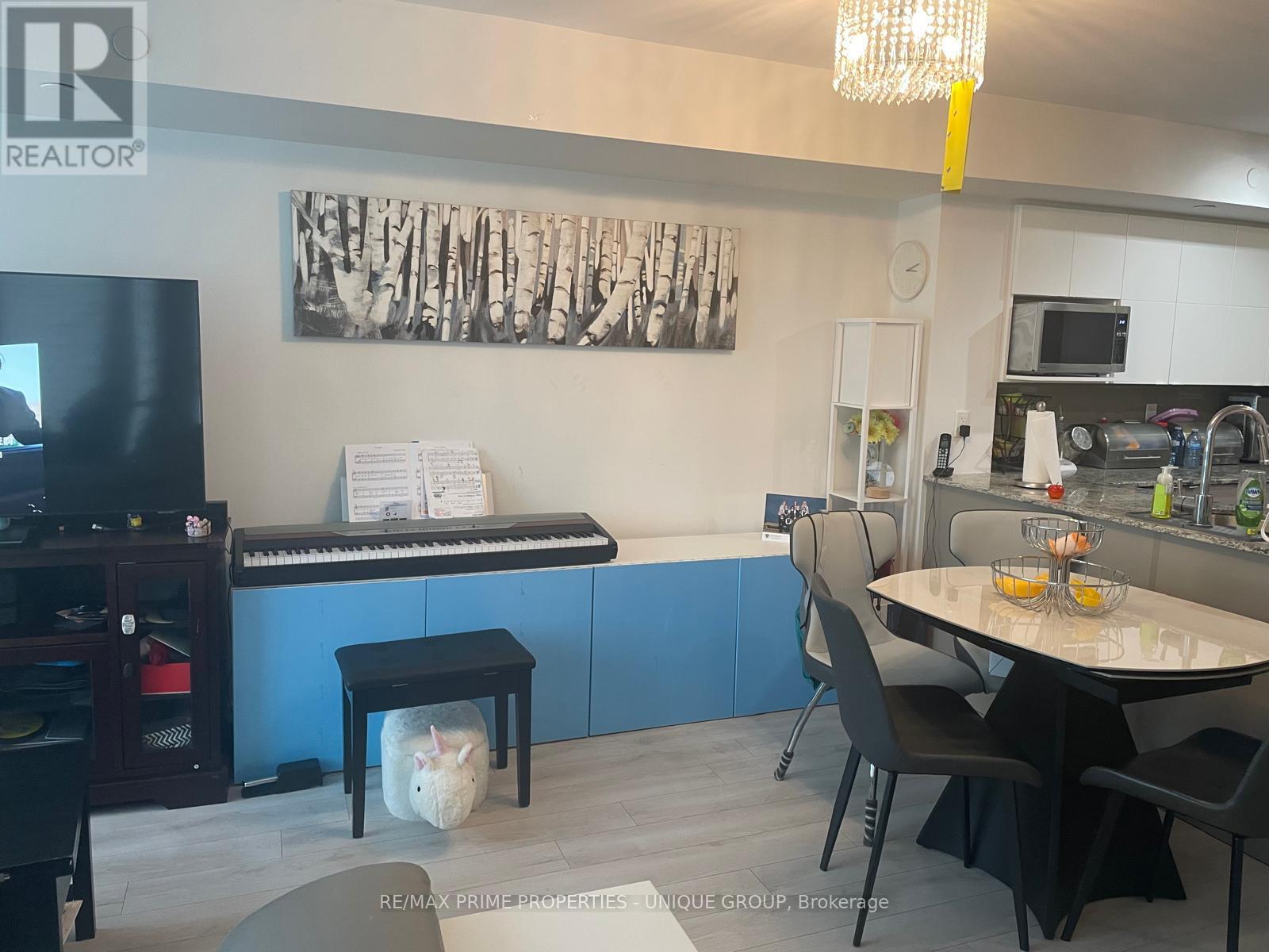 116 Varna Drive, Toronto, Ontario  M6H 0C8 - Photo 5 - C12987652