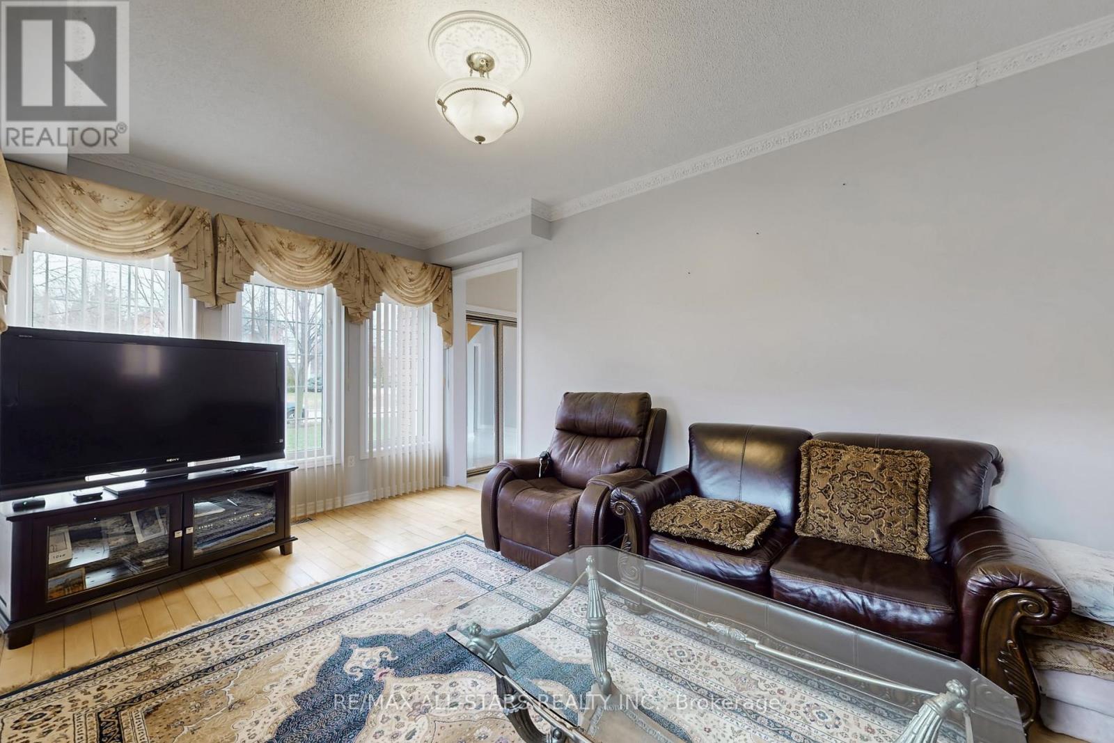 75 Gloria Crescent, Whitby, Ontario  L1P 1V3 - Photo 13 - E12996416