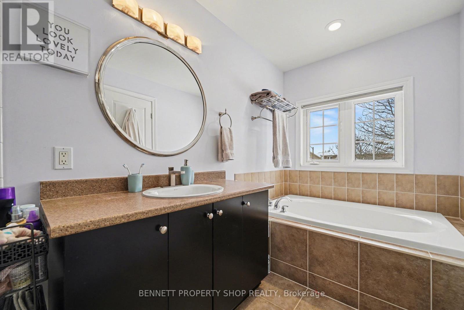 366 Grey Seal Circle, Ottawa, Ontario K1V 2H5 - Photo 11 - X12913660