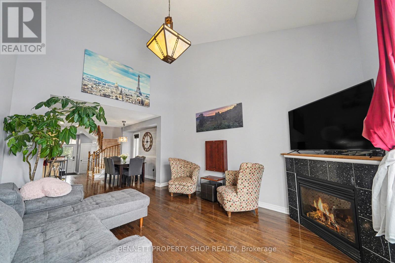 366 Grey Seal Circle, Ottawa, Ontario K1V 2H5 - Photo 3 - X12913660