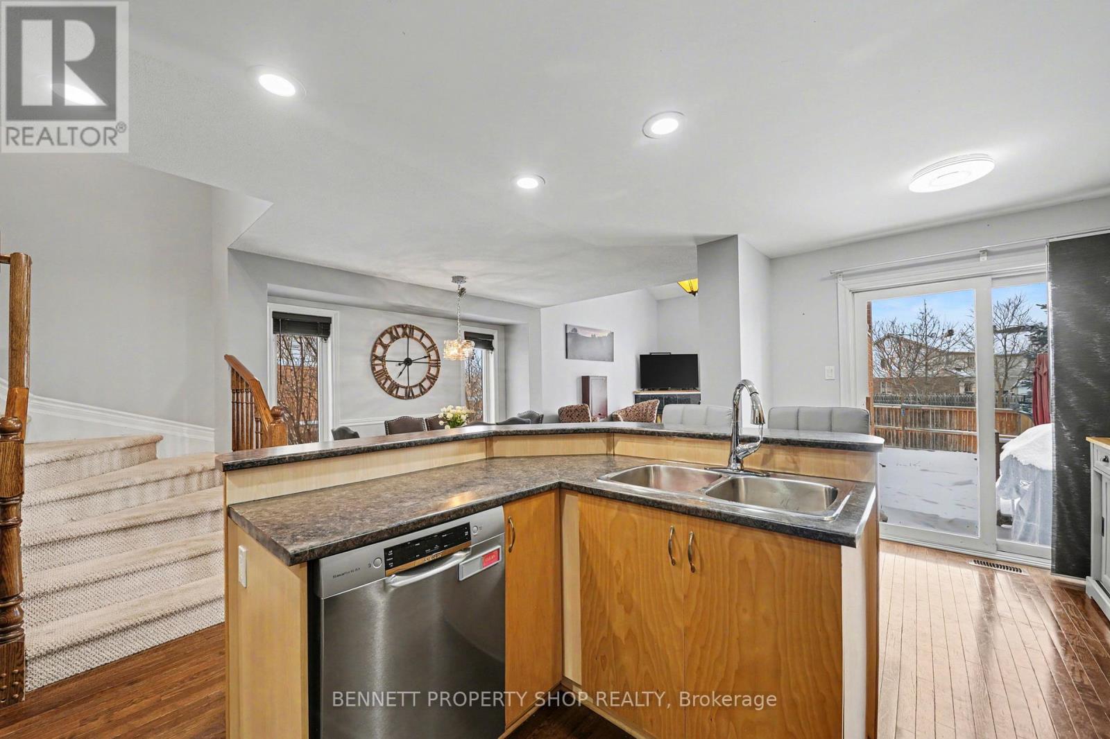 366 Grey Seal Circle, Ottawa, Ontario K1V 2H5 - Photo 7 - X12913660