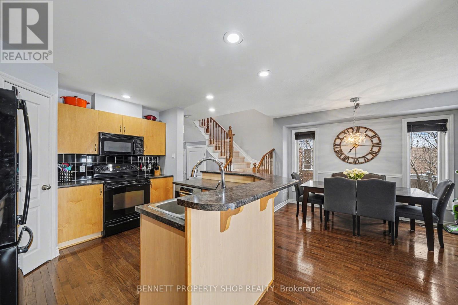 366 Grey Seal Circle, Ottawa, Ontario K1V 2H5 - Photo 5 - X12913660