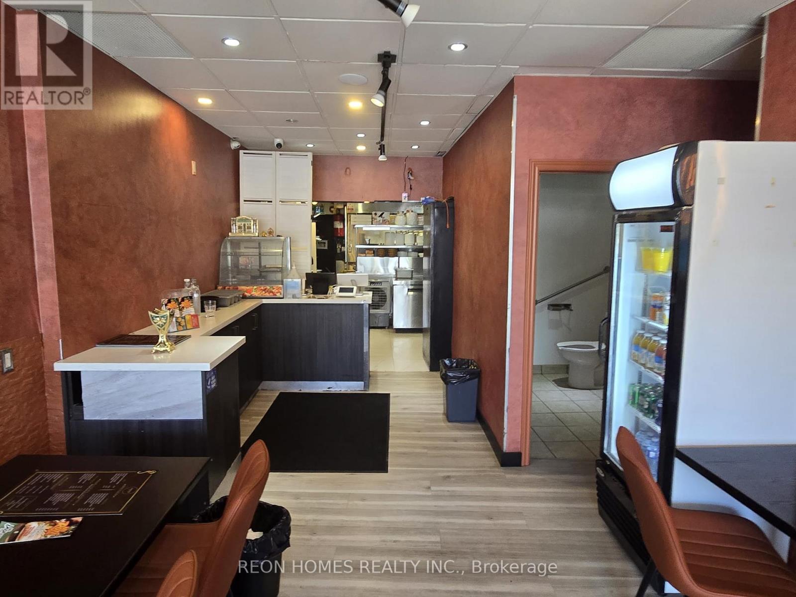 3334 Yonge Street, Toronto, Ontario  M4N 2M4 - Photo 7 - C12997068