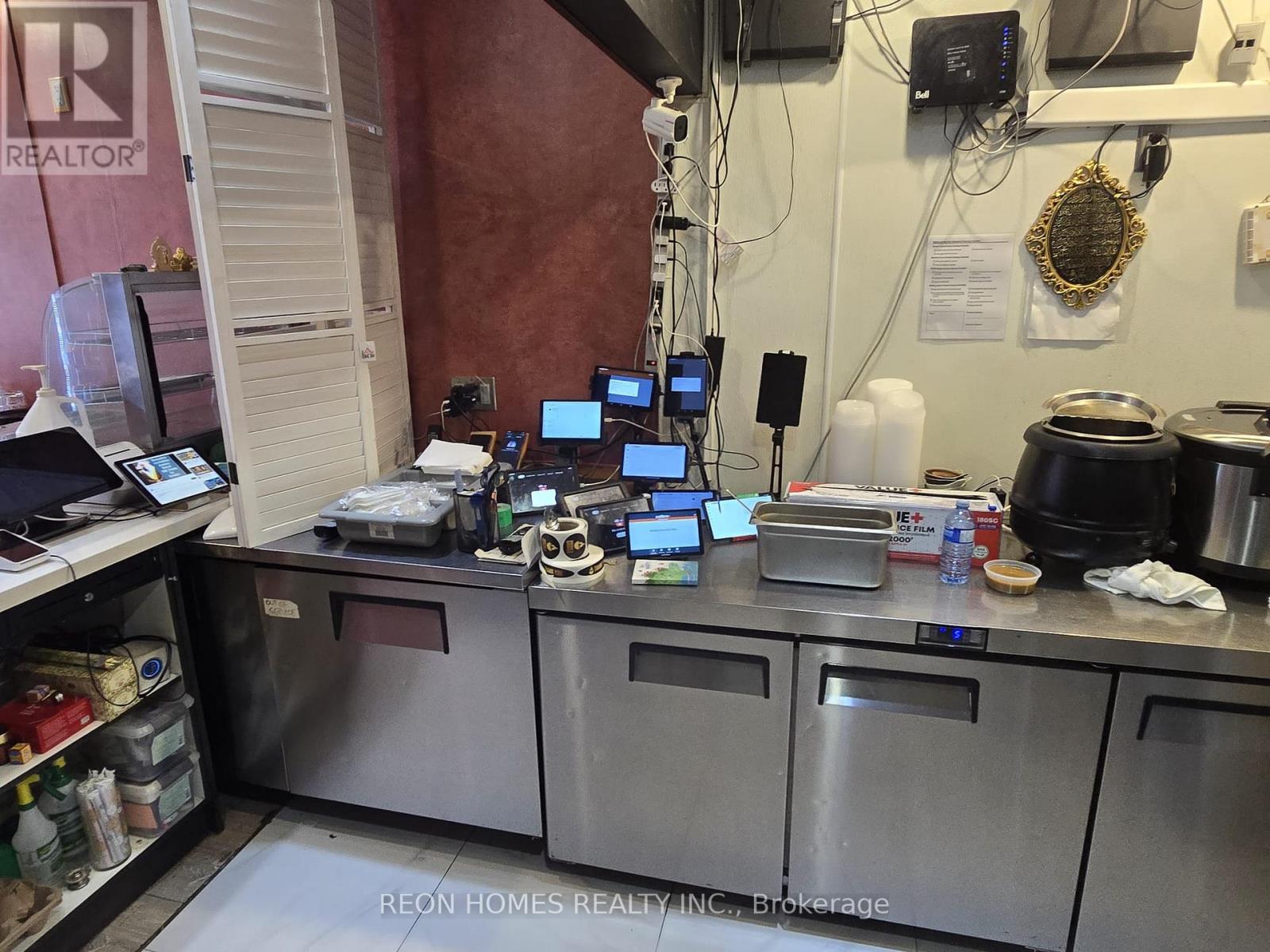 3334 Yonge Street, Toronto, Ontario  M4N 2M4 - Photo 9 - C12997068