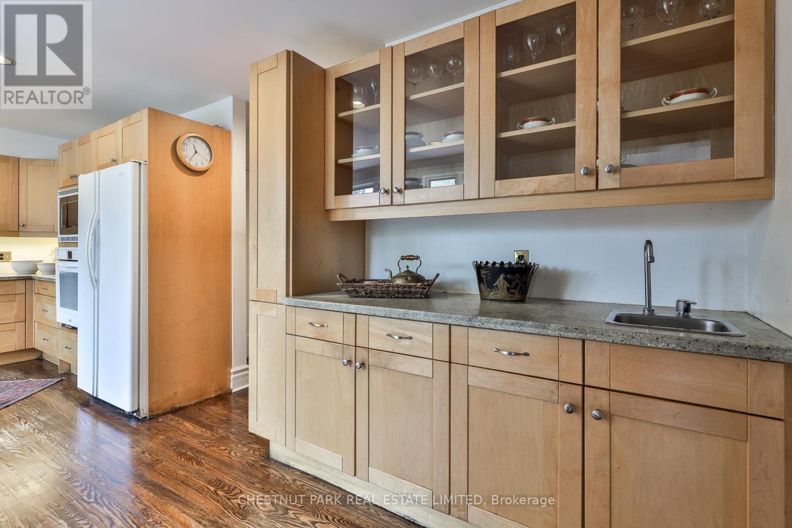 127 Roxborough Drive, Toronto, Ontario  M4W 1X5 - Photo 16 - C12997172