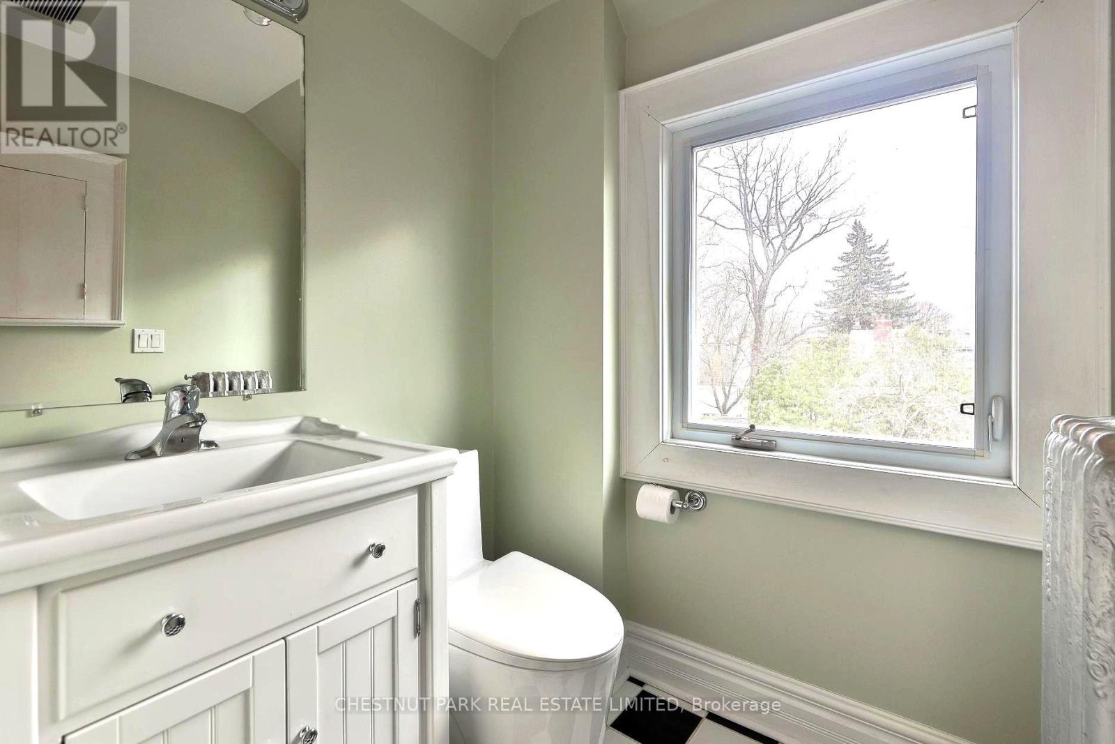 127 Roxborough Drive, Toronto, Ontario  M4W 1X5 - Photo 28 - C12997172