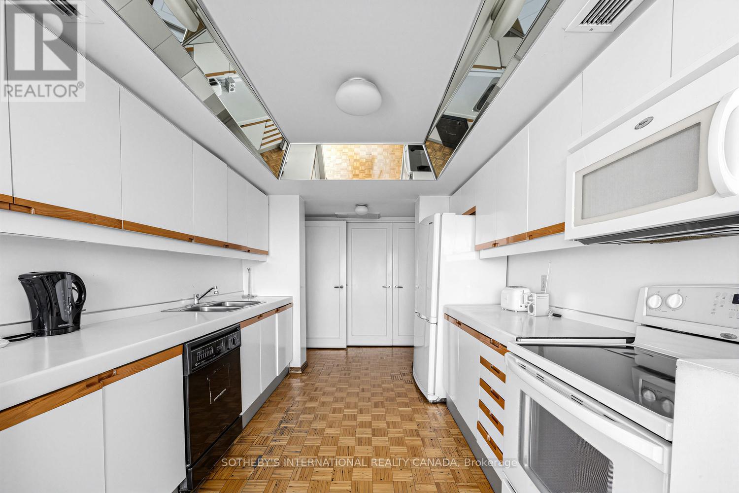 1002 - 61 St Clair Avenue W, Toronto, Ontario M4V 2Y8 - Photo 12 - C12997176