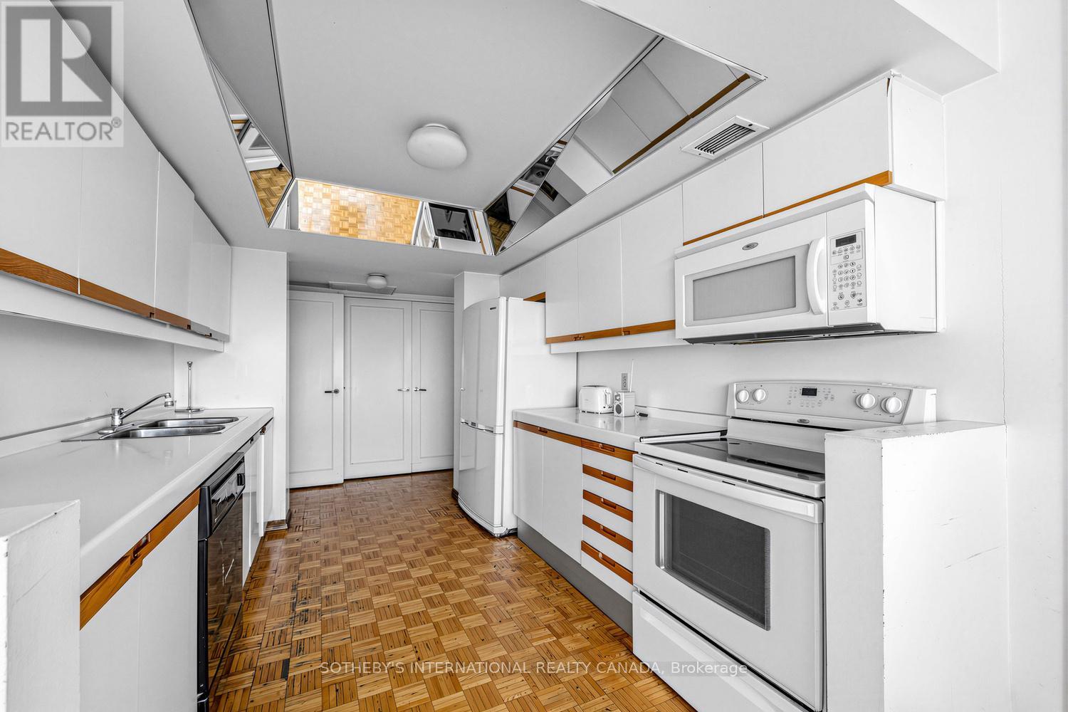 1002 - 61 St Clair Avenue W, Toronto, Ontario M4V 2Y8 - Photo 13 - C12997176