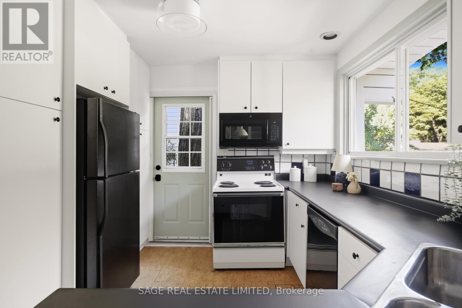 130 Neville Park Boulevard, Toronto, Ontario  M4E 3P8 - Photo 14 - E12997090