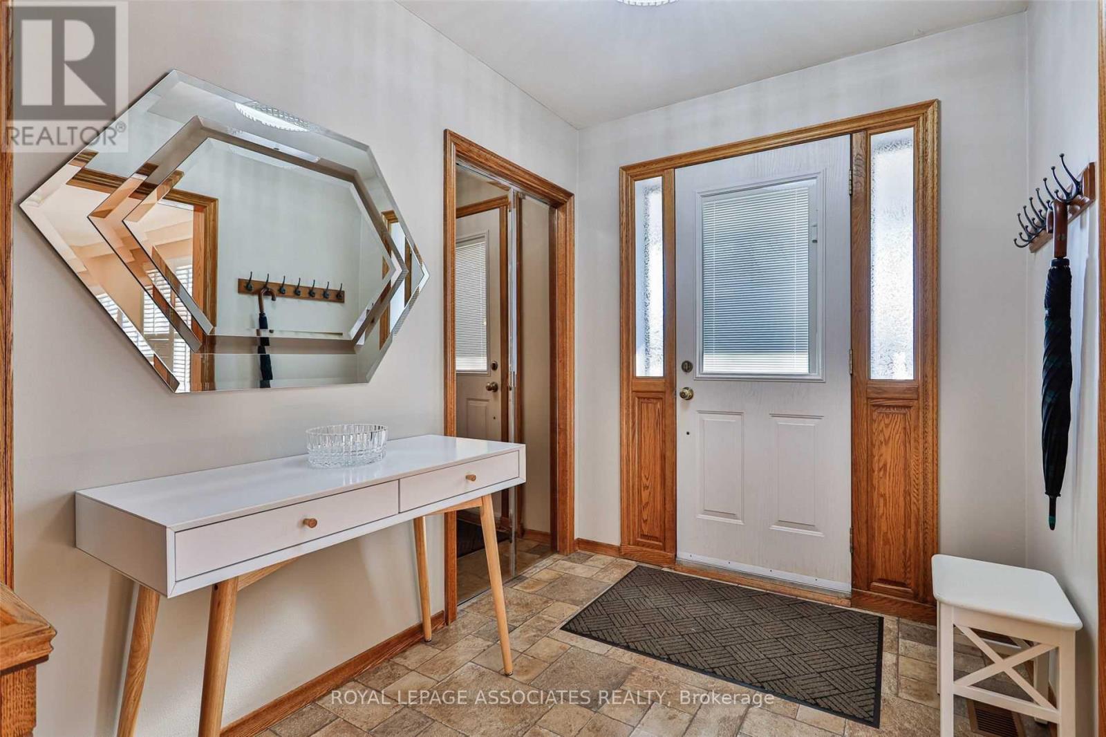 Main - 166 Lynnbrook Drive, Toronto, Ontario  M1H 2N5 - Photo 2 - E12997212