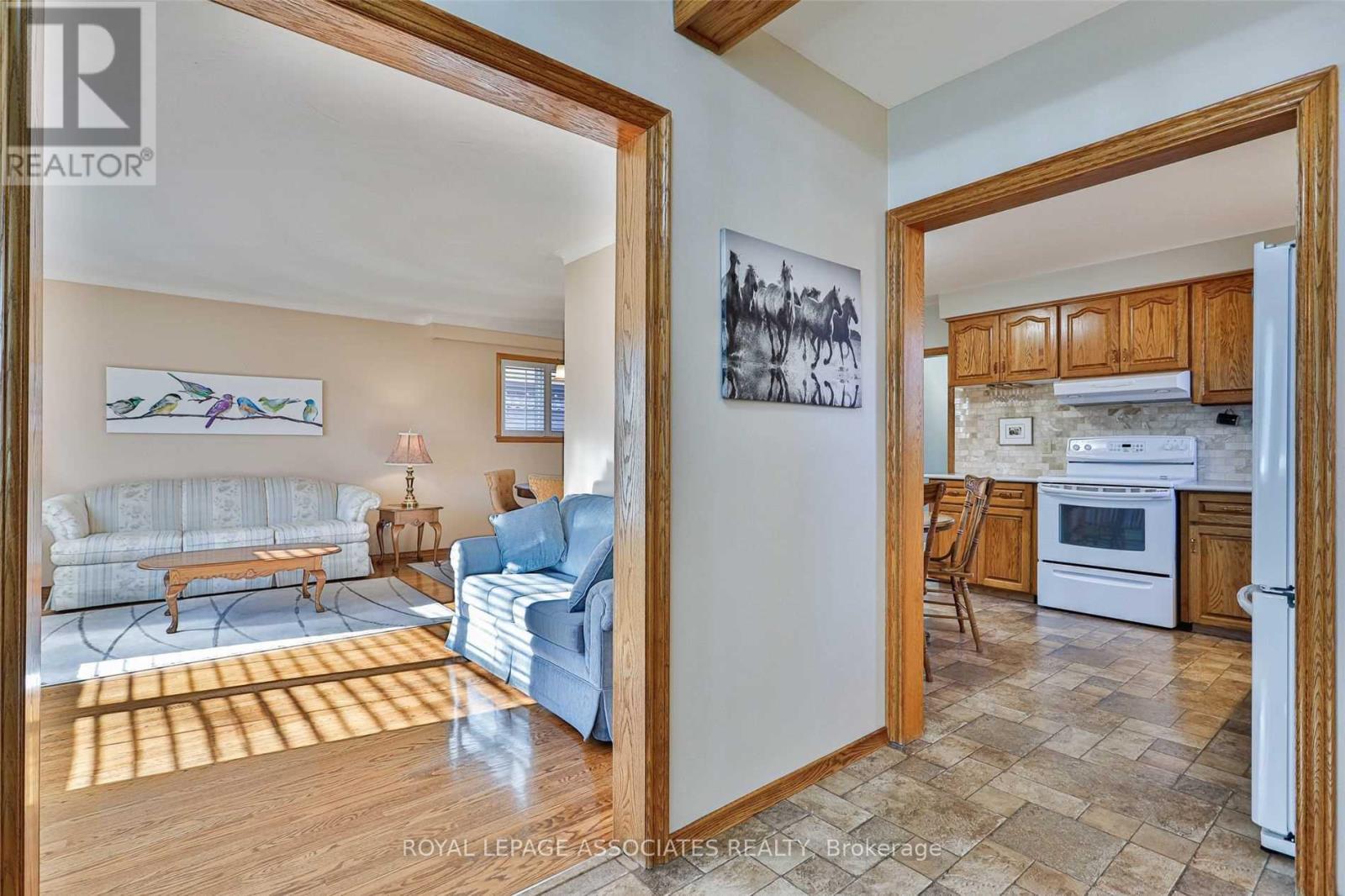 Main - 166 Lynnbrook Drive, Toronto, Ontario  M1H 2N5 - Photo 8 - E12997212