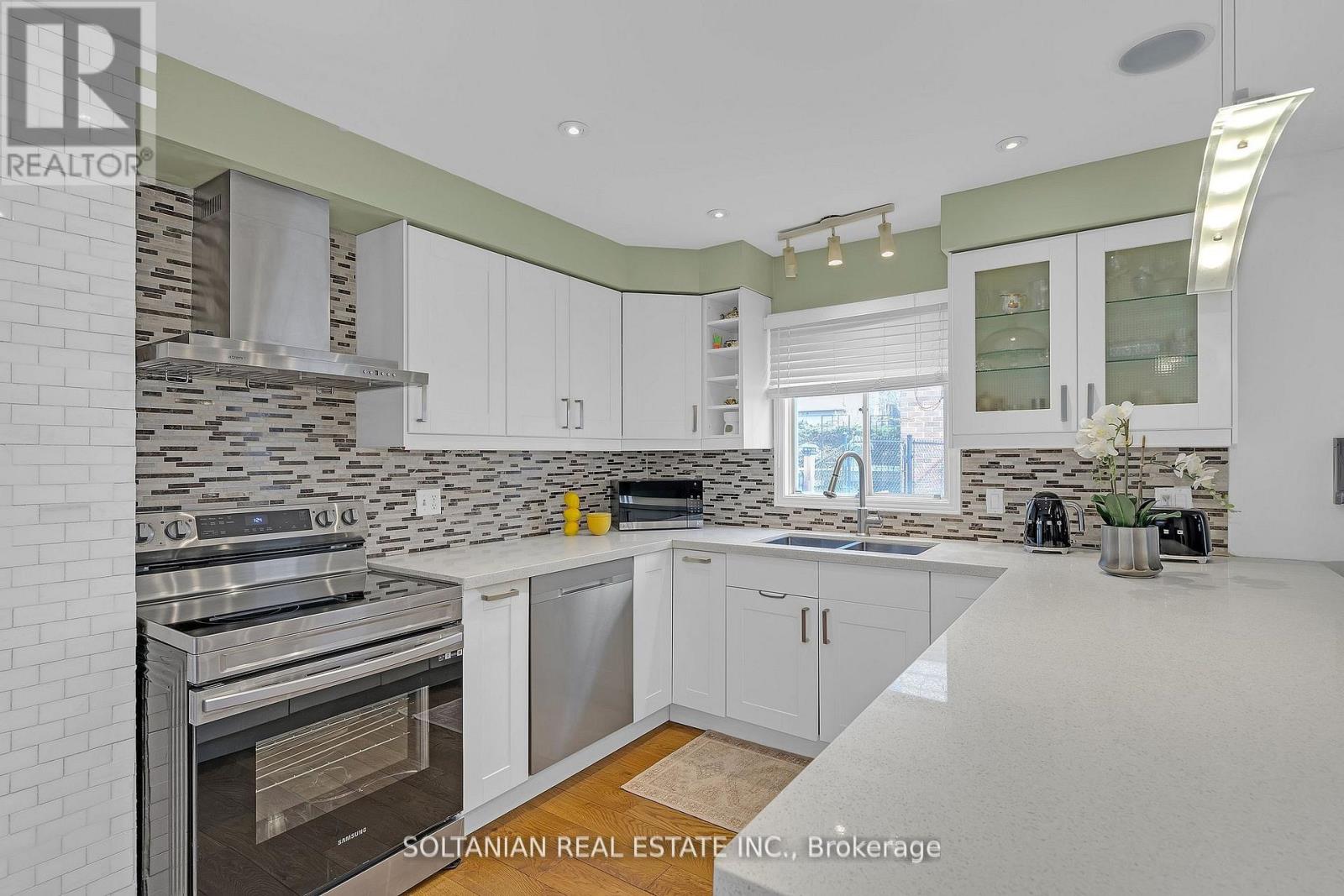 54 Braeburn Drive, Markham, Ontario  L3T 4W8 - Photo 12 - N12997200